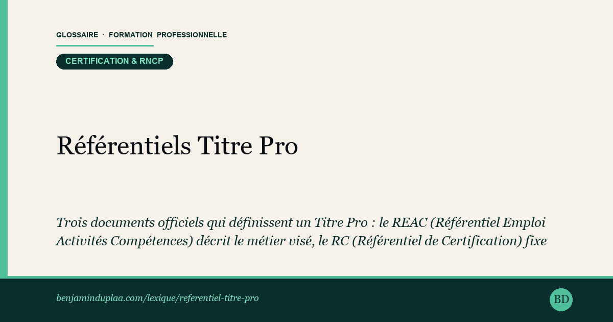 Carte du glossaire « Référentiels Titre Pro (REAC, RC, REC) » : Trois documents officiels qui définissent un Titre Pro : le REAC (Référentiel Emploi Activités Compétences) décrit le métier visé, le RC (Référentiel de Certification) fixe les critères d'évaluation des CCP, le REC (Référentiel Évaluation Certification) précise la méthodologie. Disponibles publiquement sur le site du Ministère du Travail (banque des référentiels).